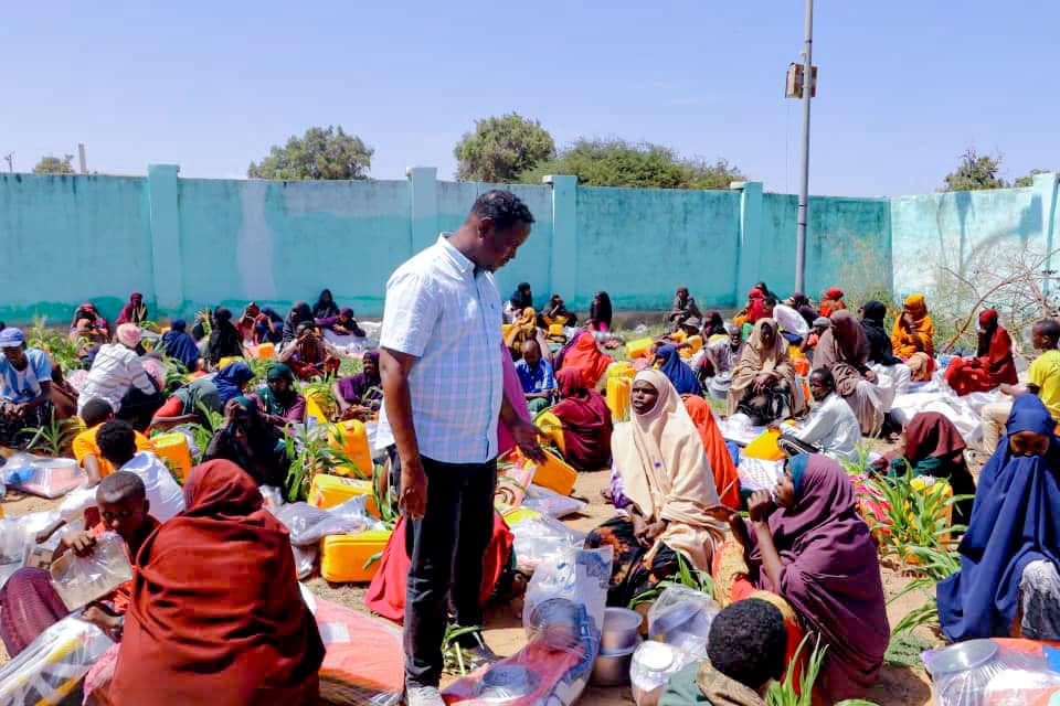 Wasaaradda Arimaha Gudaha jubbaland oo 1,500 qoys gaarsiisay deeq ...