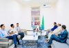 Wasiirka Arrimaha Gudaha dowladda Jubbaland oo Guddiga Amniga iyo Arrimaha Gudaha ee Golaha wakiilada Jubbaland ku qaabilay xafiiskiisaa