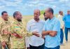 Guddoomiyaha Degmada Afmadow oo Wafdiga WFP iyo UNHAS kala hadlay dhismaha garoon diyaaradeed iyo xoojinta gargaarka bini’aadantinimo