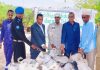 Wasiirka Xanaanada Xoolaha Jubaland oo Deeq Xoolo ah Ku Wareejiyay Ciidamada Amniga Magaalada Dhobley