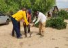 Wasiirka gargaarga iyo wasirka tamarta iyo khayraatka biyaha ee Jubaland oo ukuur galayay xaalada abaareed Deganka Kulbiyow oo si wada jira mashaariic udhagax dhigey
