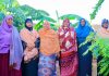 Wasiir Cadar Ismaaciil oo Goobweyn Qado Sharaf ugu Sameysay Haween ka socday Puntland oo booqashada ku Jooga Magaalada Kismaayo