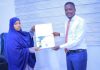 Wasiirka tamarta iyo kheyraadka biyaha Jubbaland oo Shir gudoomiyay shirka Sanadlaha ee wasaarada qaar kamid ah shaqaalahana gudoonsiiyay shahaado shaqa wanaag ah