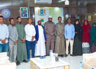 Jubaland Education Minister Honors Top National Examination Achievers
