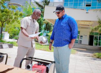 Wasaaradda Gargaarka iyo Maareynta Masiibooyinka Dowladda Jubbaland oo Dowladda Hoose ee Degmada Kismaayo ku wareejisay matooro loogu talagalay in lagu saaro biyaha ku fariista xaafadaha magaalada.