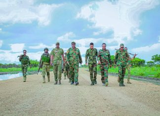 Taliyaha daraawiishta Jubbaland oo kormeeray dhismaha waddada Kismaayo iyo Afmadow.