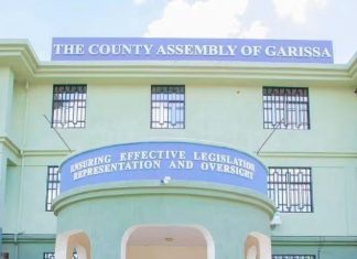 Jubbaland Planning Minister Strengthens Cross-Border Ties During Visit to Garissa County Assembly